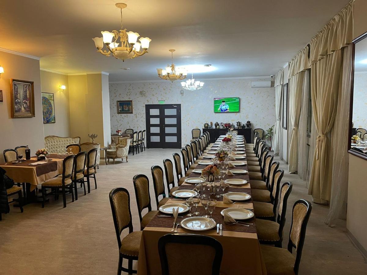 Hotel Tineretului Bucarest Esterno foto