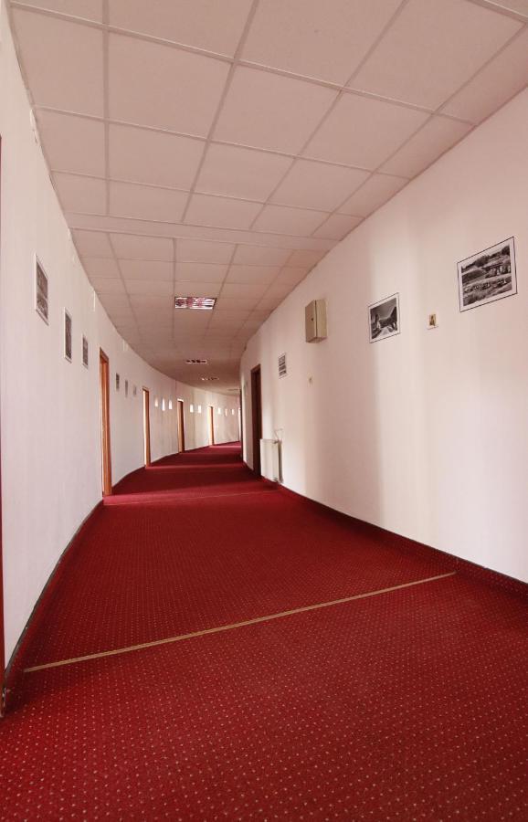 Hotel Tineretului Bucarest Esterno foto