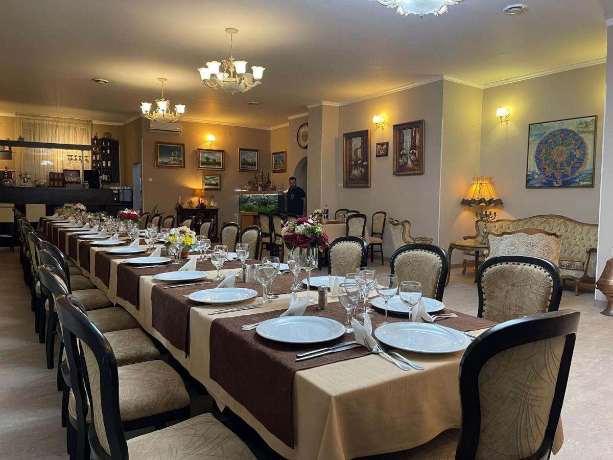 Hotel Tineretului Bucarest Esterno foto