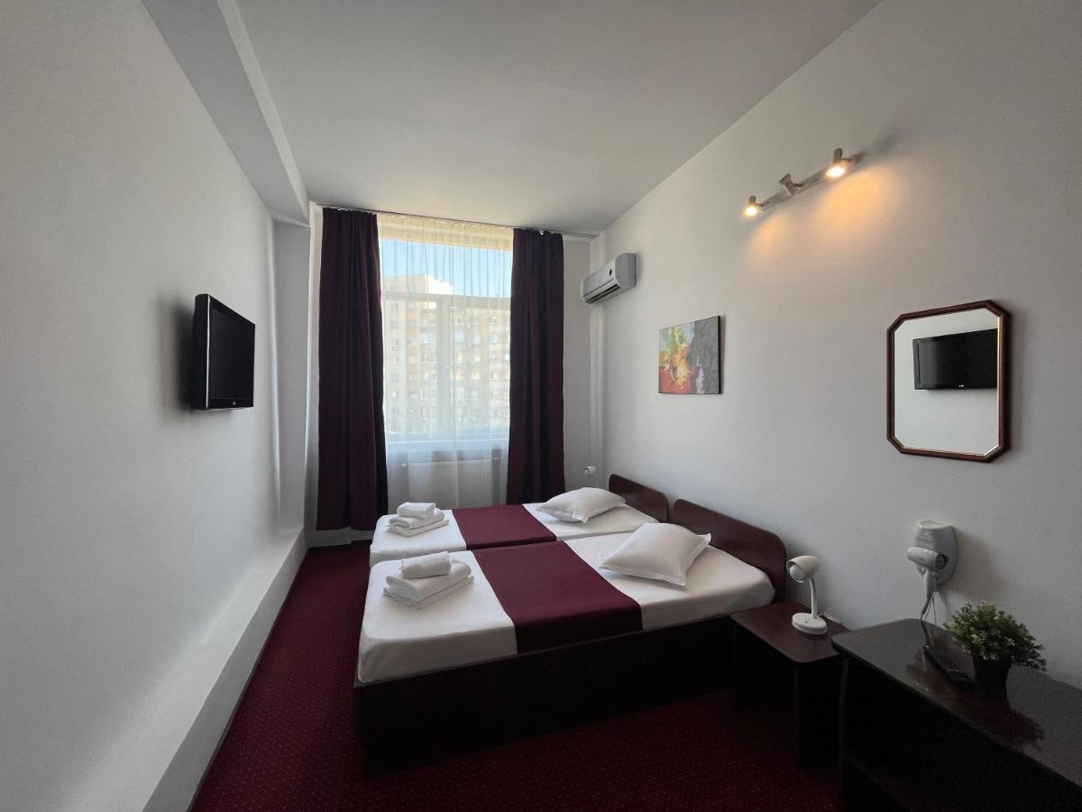 Hotel Tineretului Bucarest Esterno foto