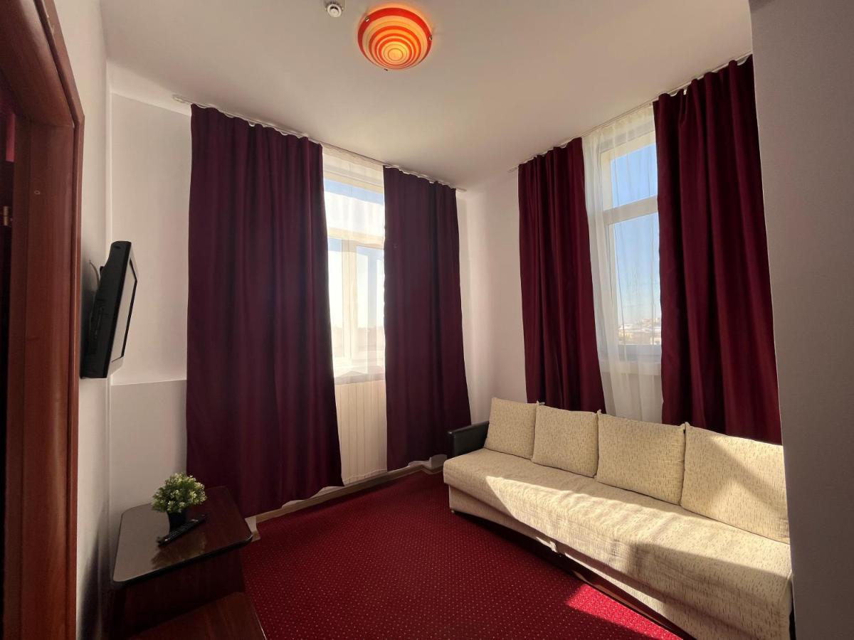 Hotel Tineretului Bucarest Esterno foto