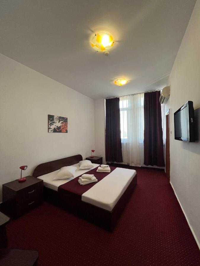 Hotel Tineretului Bucarest Esterno foto